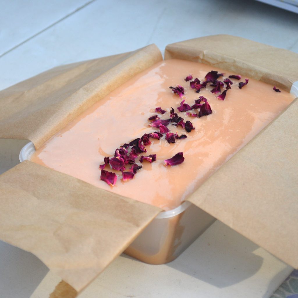 Neem oil for Eczema benefits, properties, and how to use it