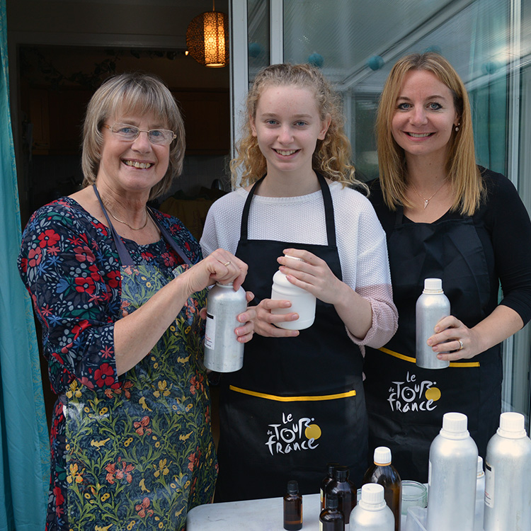 Lovely Greens soapmaking class with Vicky, Kate & Macy